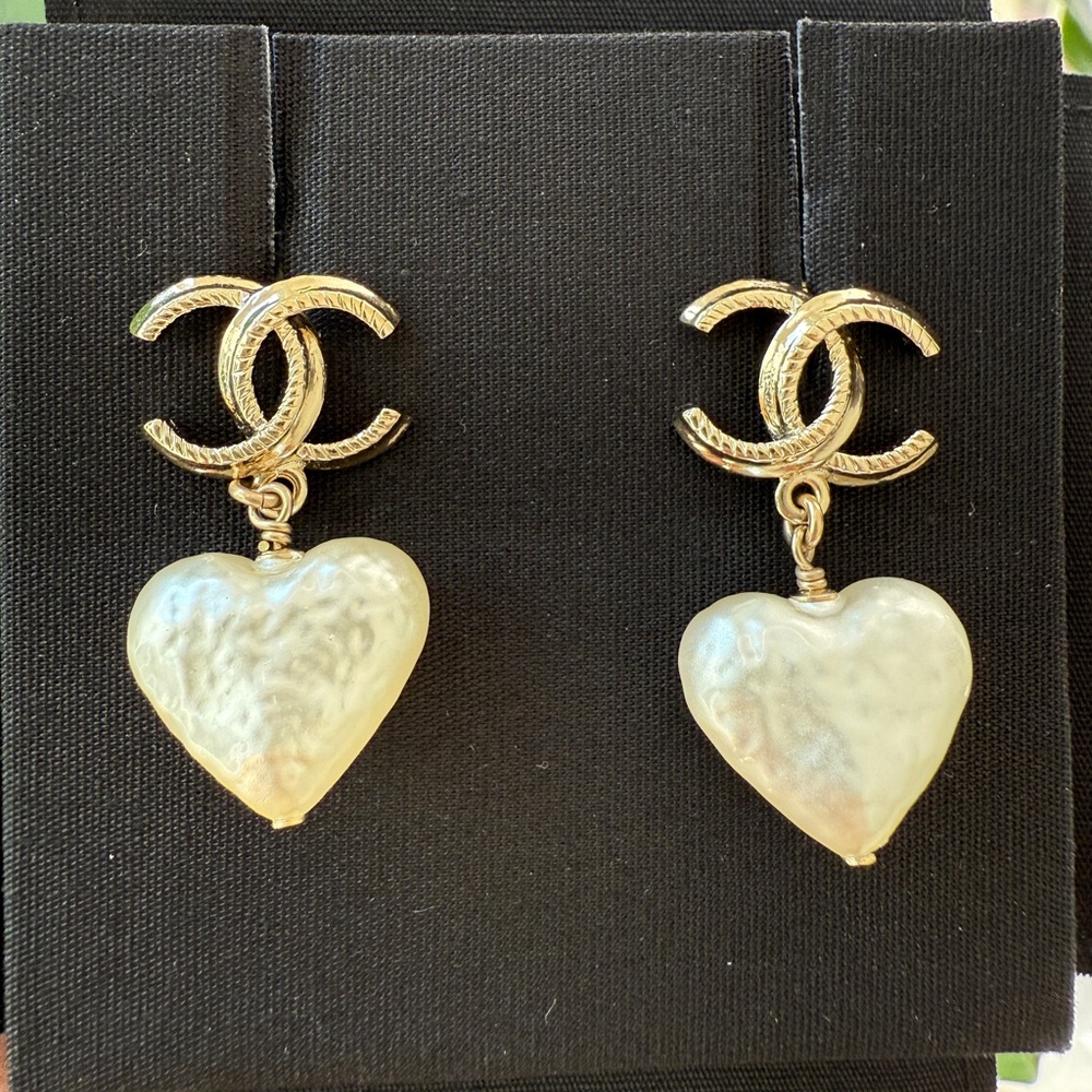 Chanel AB7529 24V Gold Heart Pearl White Resin CC Logo Dangle Drop Earrings Stud